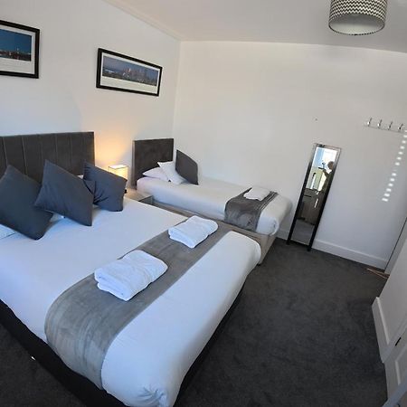 Oakhurst Gatwick B&B Crawley  Eksteriør bilde