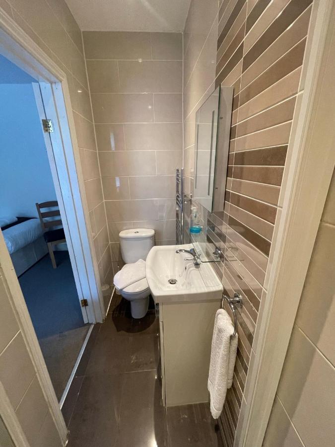 Oakhurst Gatwick B&B Crawley  Eksteriør bilde