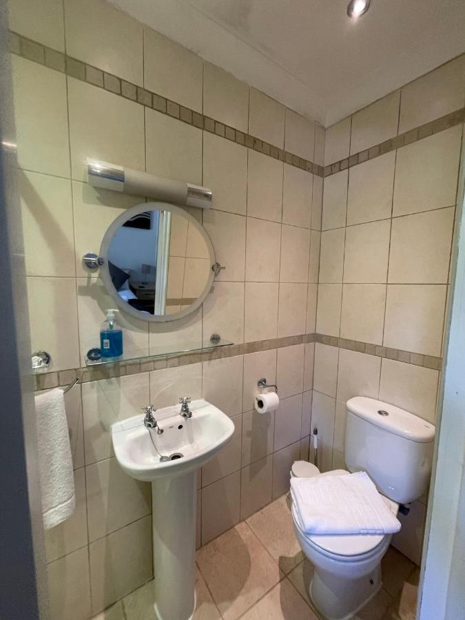 Oakhurst Gatwick B&B Crawley  Eksteriør bilde