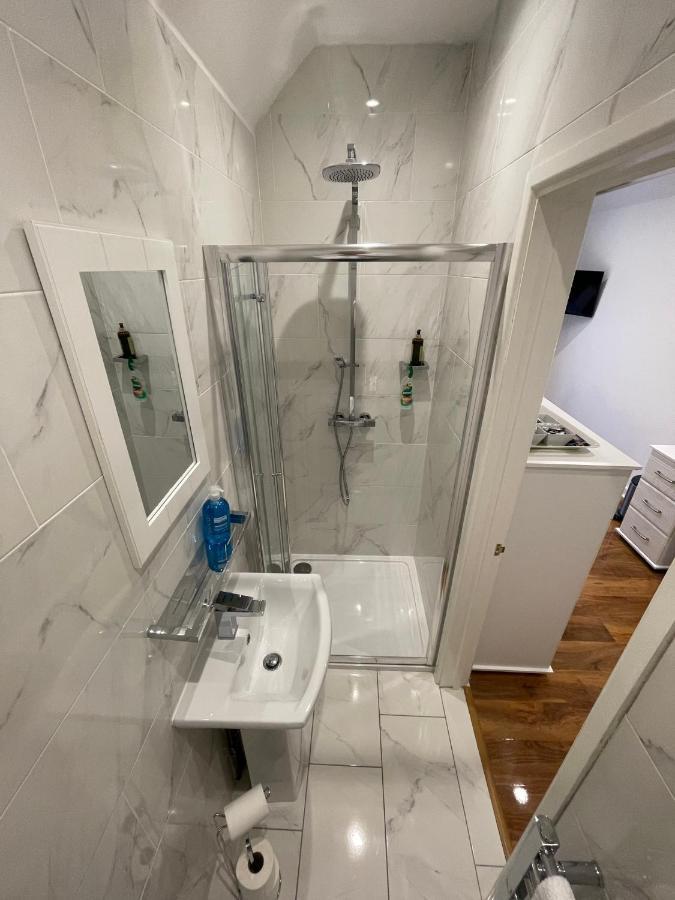 Oakhurst Gatwick B&B Crawley  Eksteriør bilde