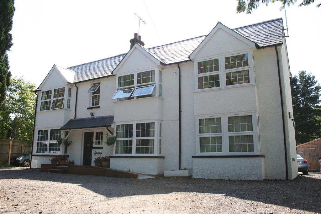 Oakhurst Gatwick B&B Crawley  Eksteriør bilde