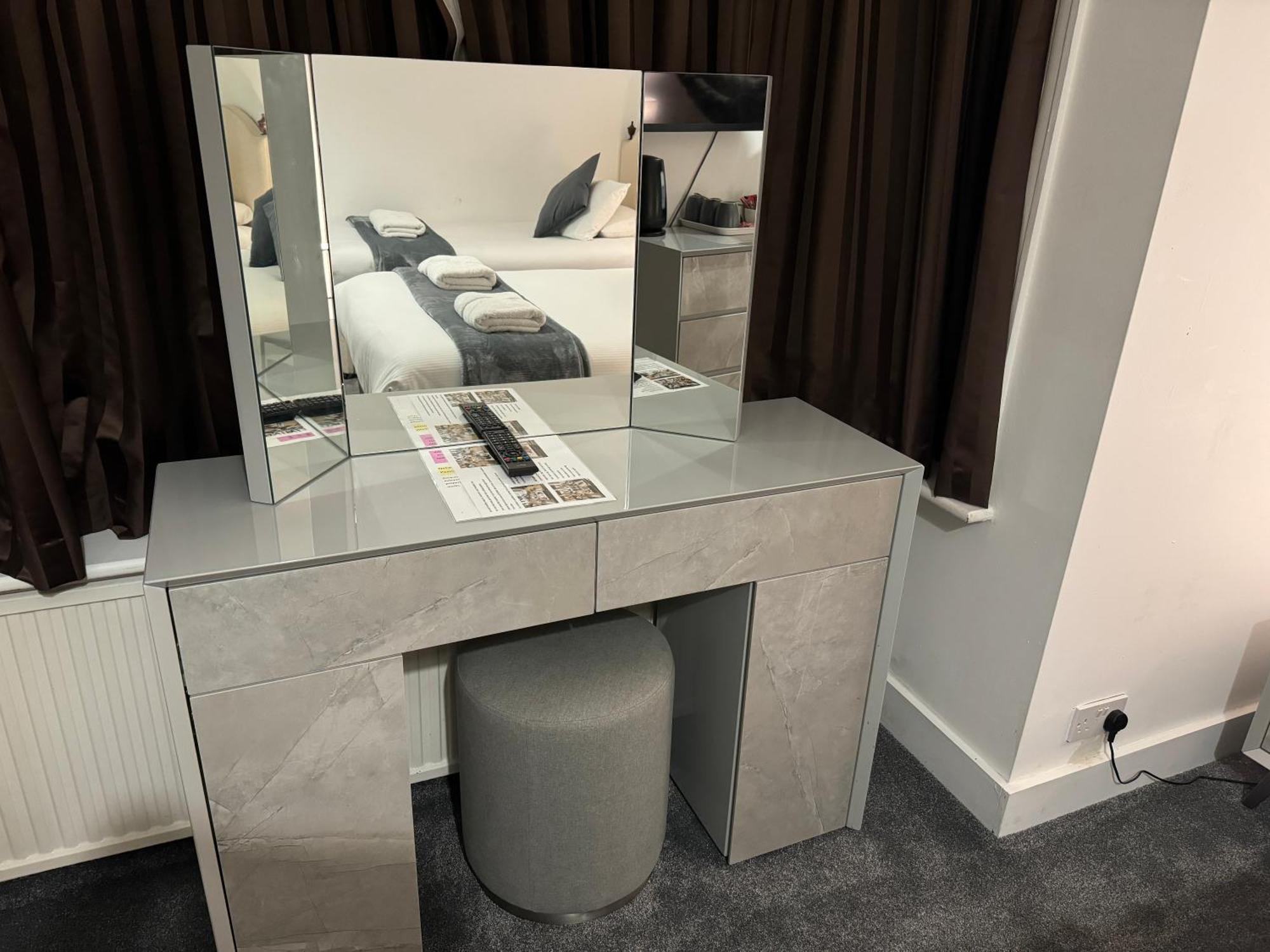 Oakhurst Gatwick B&B Crawley  Eksteriør bilde