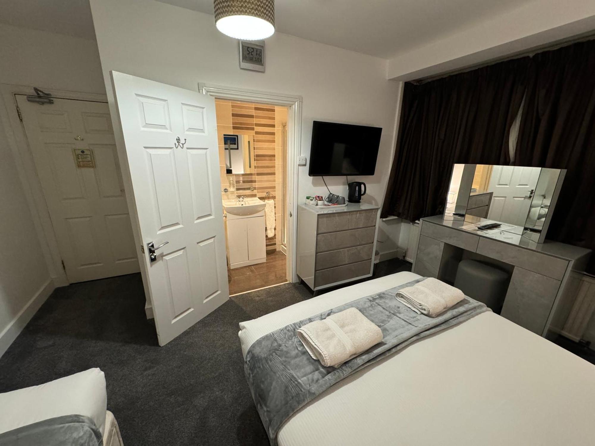 Oakhurst Gatwick B&B Crawley  Eksteriør bilde