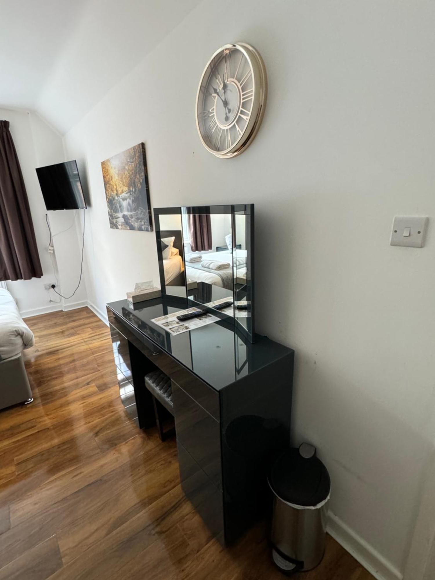Oakhurst Gatwick B&B Crawley  Eksteriør bilde